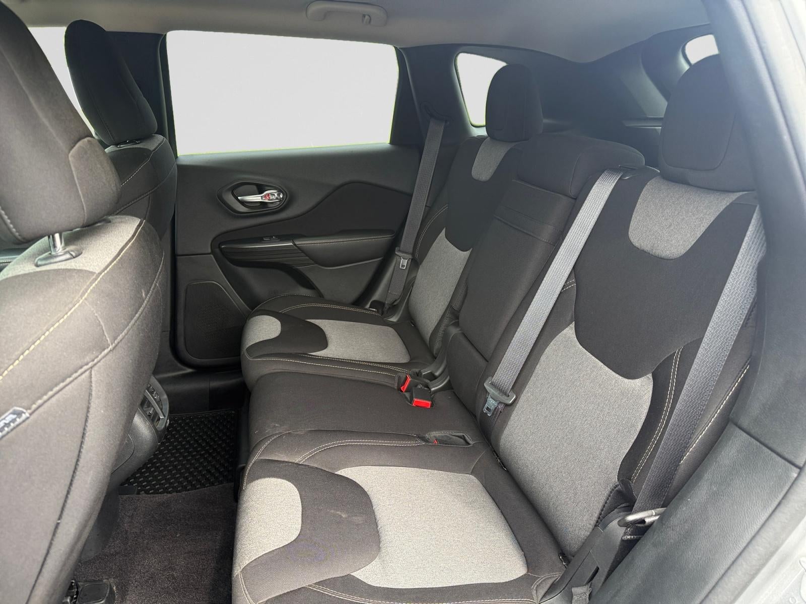 2016 Jeep Cherokee Altitude